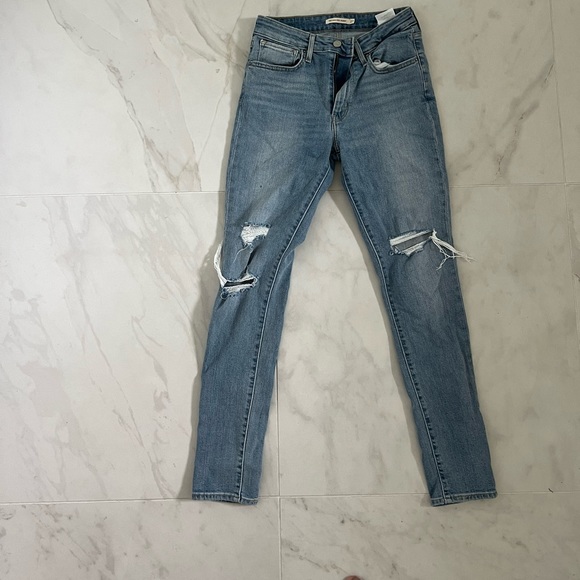 Levi's Denim - Levis 721 high rise skinny distressed jeans size 27